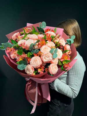 Букет №65М «Мулен руж» (роза и альстромерия)