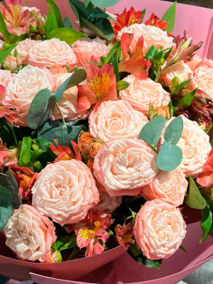 Букет №65М «Мулен руж» (роза и альстромерия)