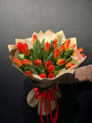 Букет «25 тюльпанов в оформлении»