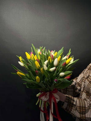 Букет «51 тюльпан под ленту»