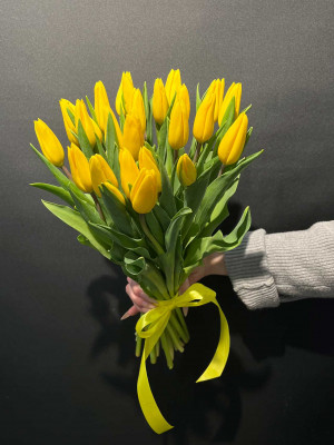 Букет «25 желтых тюльпанов под ленту»