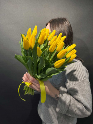 Букет «25 желтых тюльпанов под ленту»