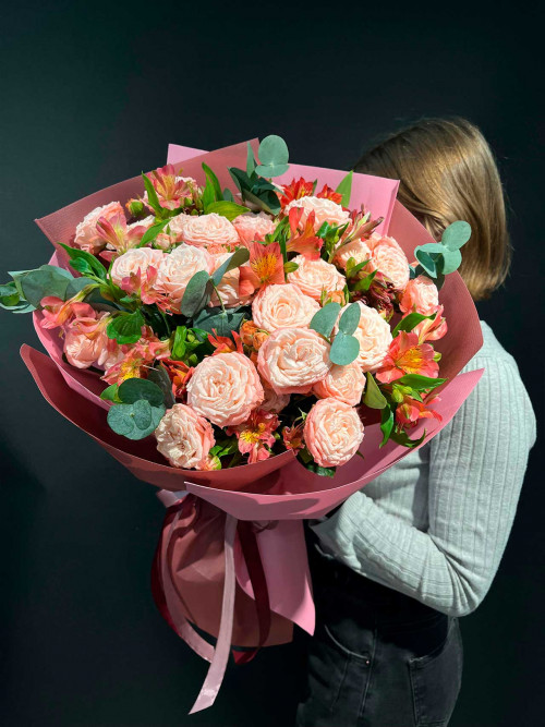 Букет №65М «Мулен руж» (роза и альстромерия)