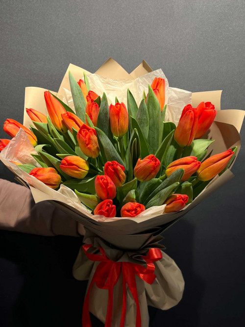 Букет «25 тюльпанов в оформлении»
