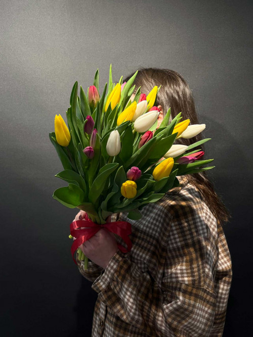 Букет «25 тюльпанов под ленту»