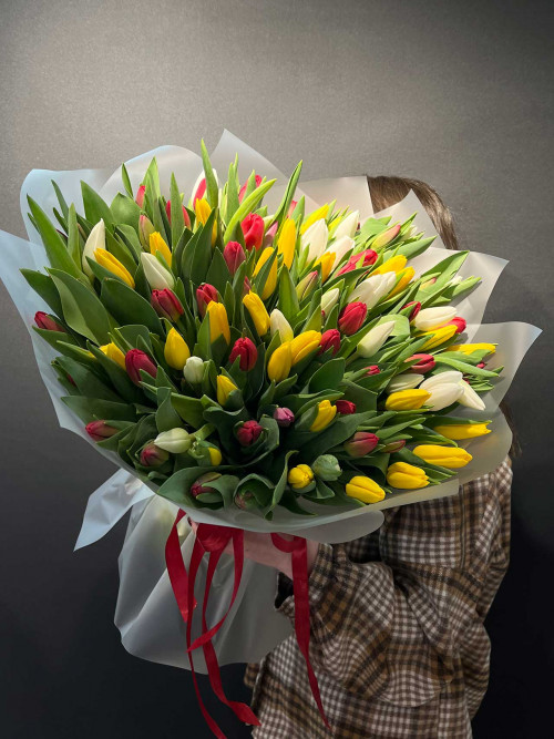 Букет «101 тюльпан в оформлении»