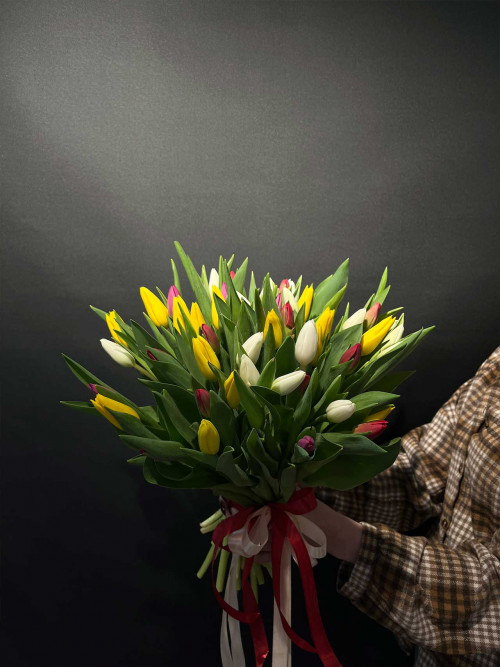 Букет «51 тюльпан под ленту»