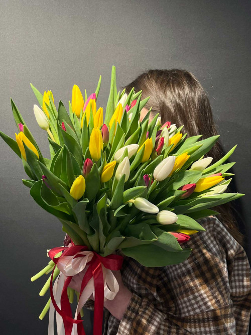 Букет «51 тюльпан под ленту»