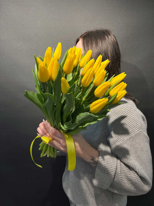 Букет «25 желтых тюльпанов под ленту»